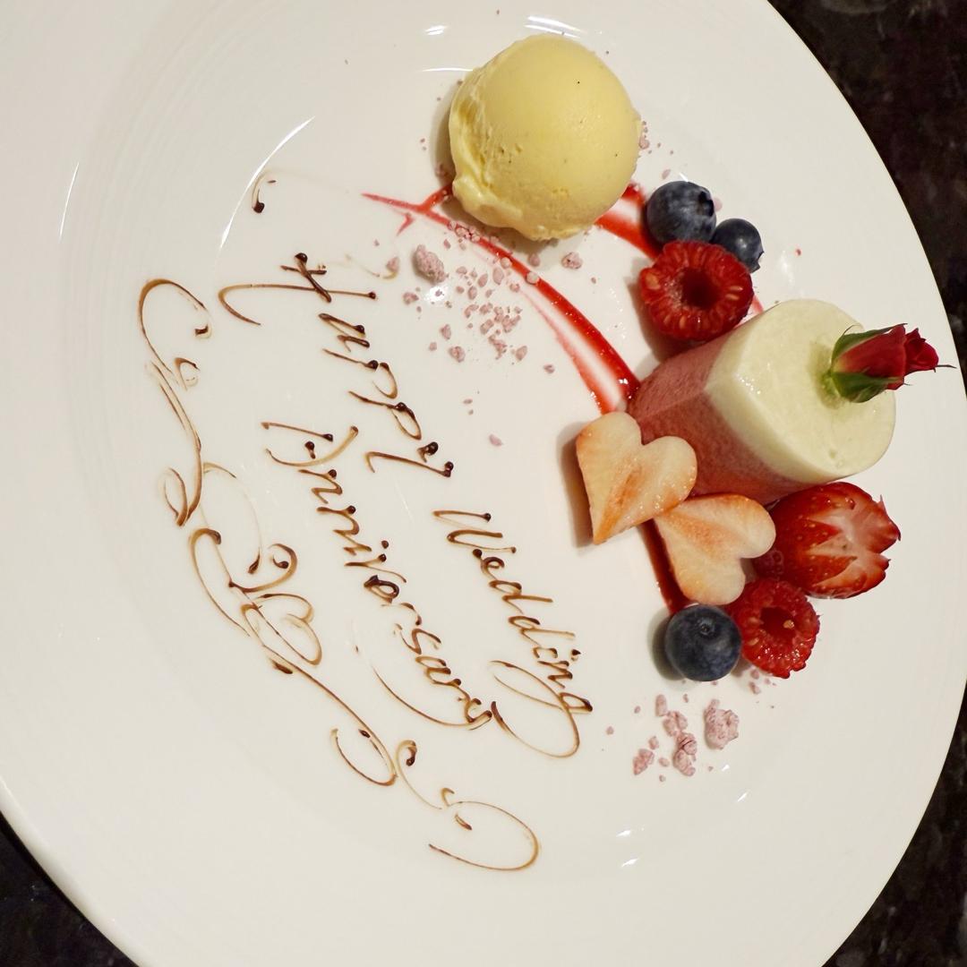 AKINA 結婚記念日を家族でお祝い