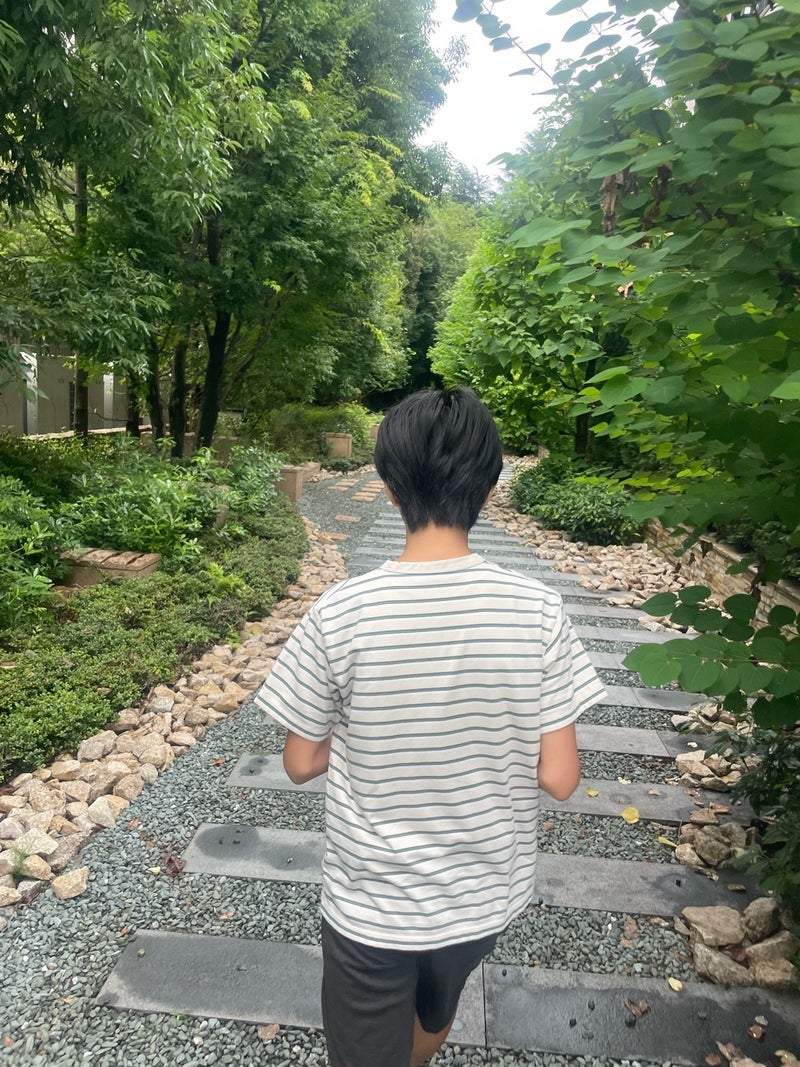 團十郎 話しながら二人との散歩の画像