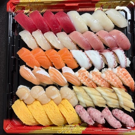 お寿司では足りず追加した晩ご飯の画像