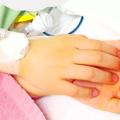 手術後の息子を見て泣いたパートナーの画像