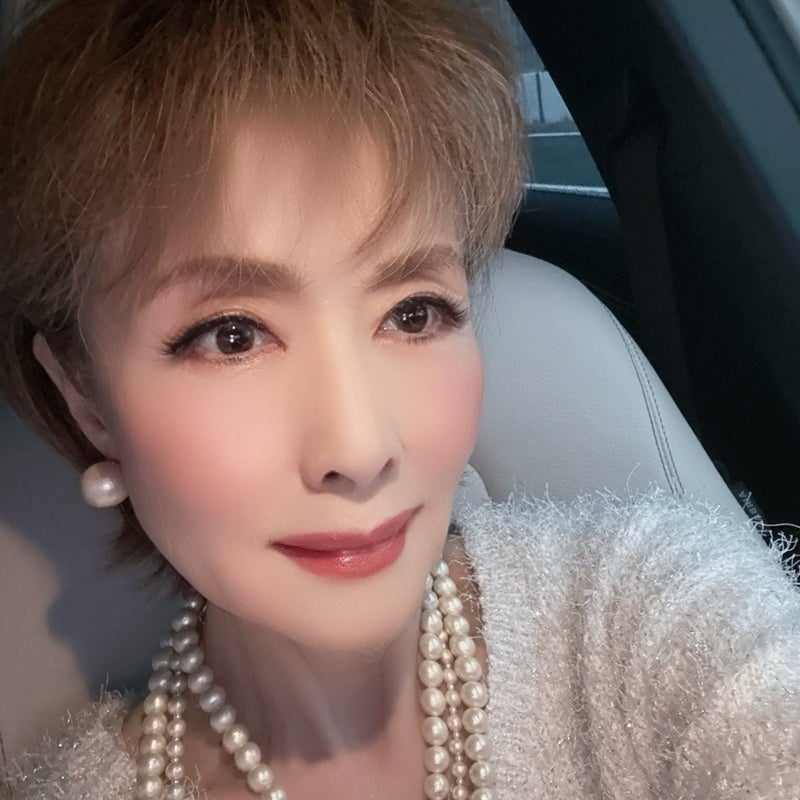 小柳ルミ子 年下と好物のきのこ鍋の画像