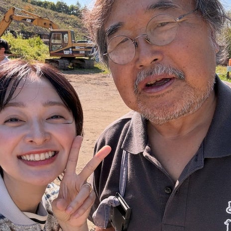 市井紗耶香 ブタのいる広大な牧場の画像