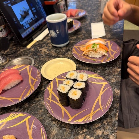 息子と子供の頃よく通った回転寿司の画像