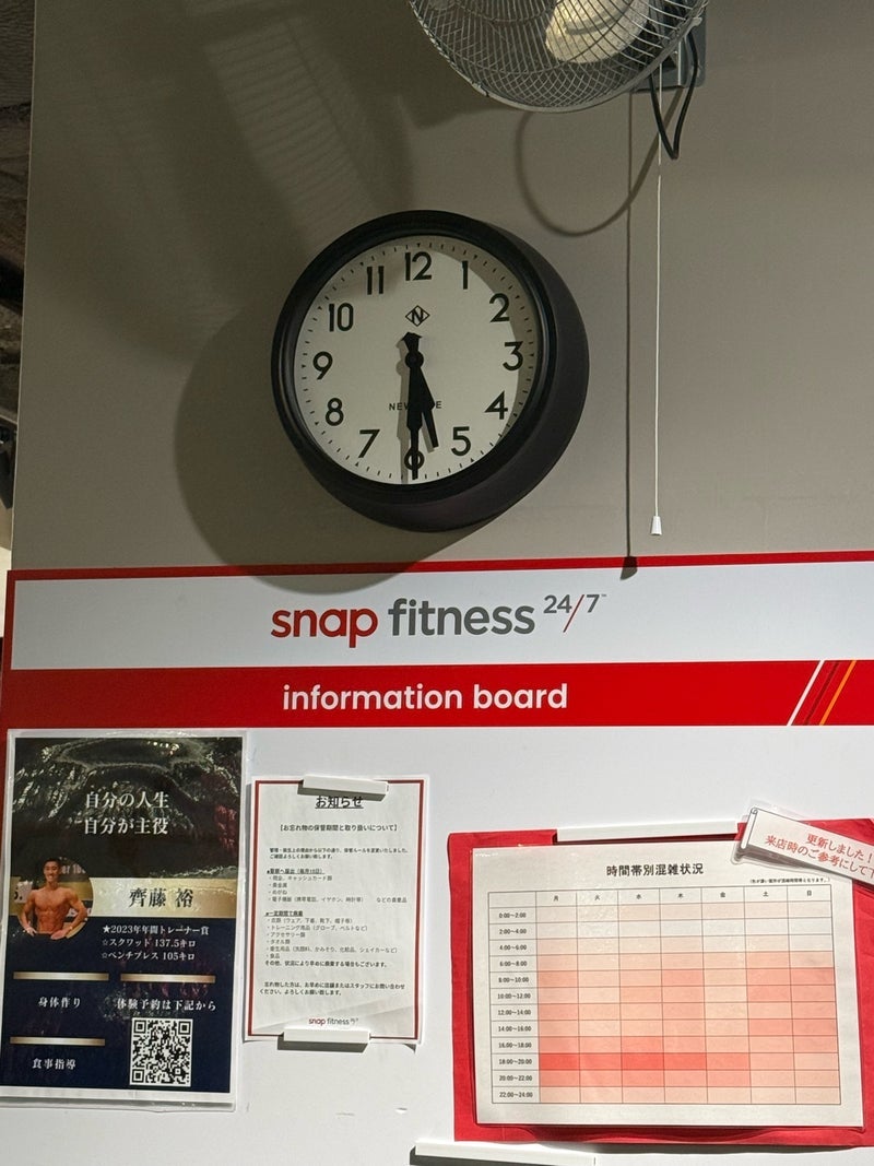 マック 早朝のジムでベンチプレスの画像