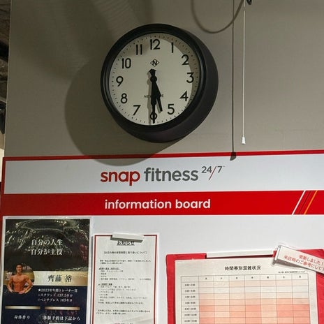 マック 早朝のジムでベンチプレスの画像