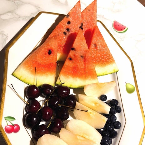 フルーツもりもりで最高な朝の画像