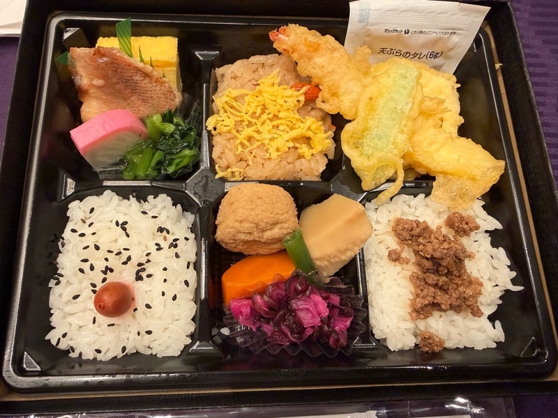 肉が入ってないご法事のようなお弁当の画像