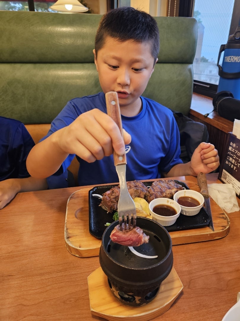 小原 ステーキ300gペロリな息子