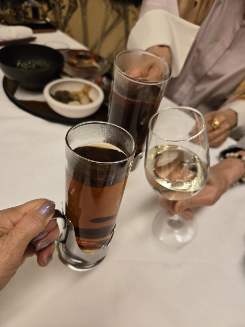 お友達との楽しいランチの時間の画像