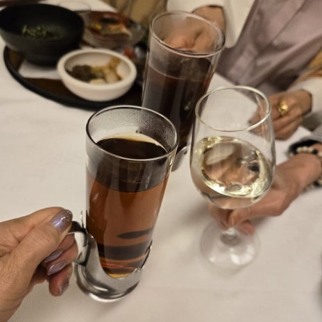 お友達との楽しいランチの時間の画像