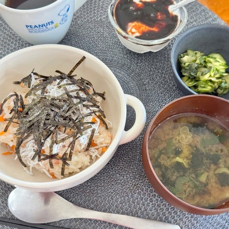 冷蔵庫が空になるほどの朝ごはんの画像