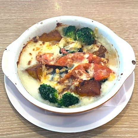 野菜たっぷりアツアツで美味しいドリアの画像