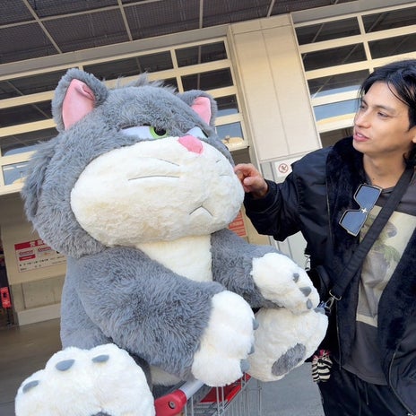 アレク でか猫で子供達へサプライズの画像