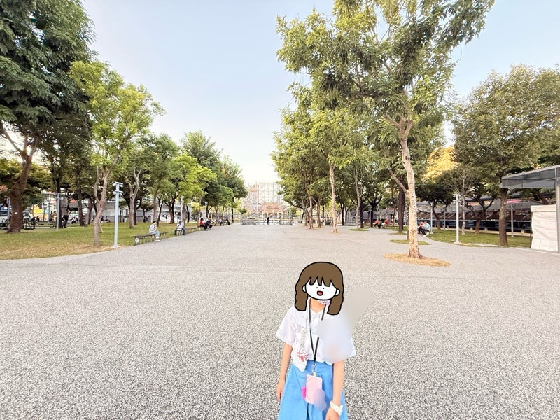 公園で見つけた背中合わせの観音さまの画像