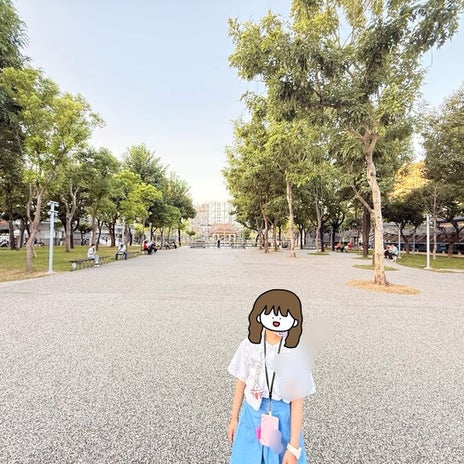 公園で見つけた背中合わせの観音さまの画像