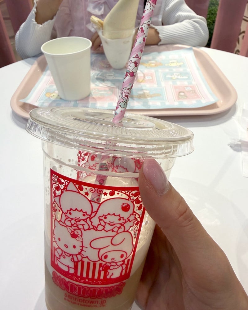 上原さくら 老眼鏡で気づいたキティ柄の画像