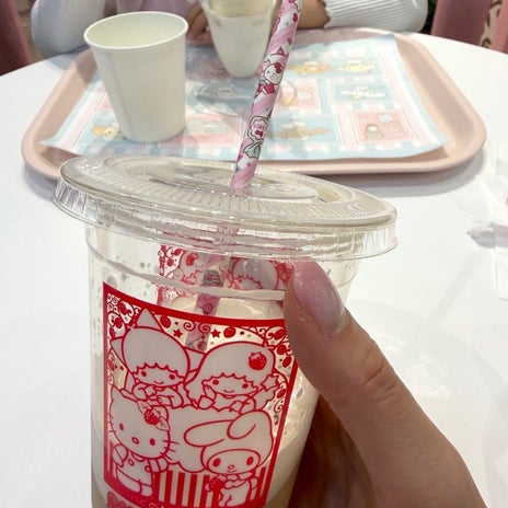 上原さくら 老眼鏡で気づいたキティ柄の画像