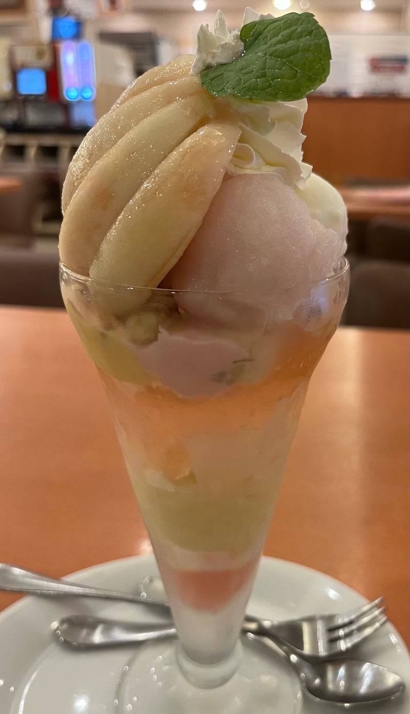 夕食より高くてもとても満足なパフェの画像
