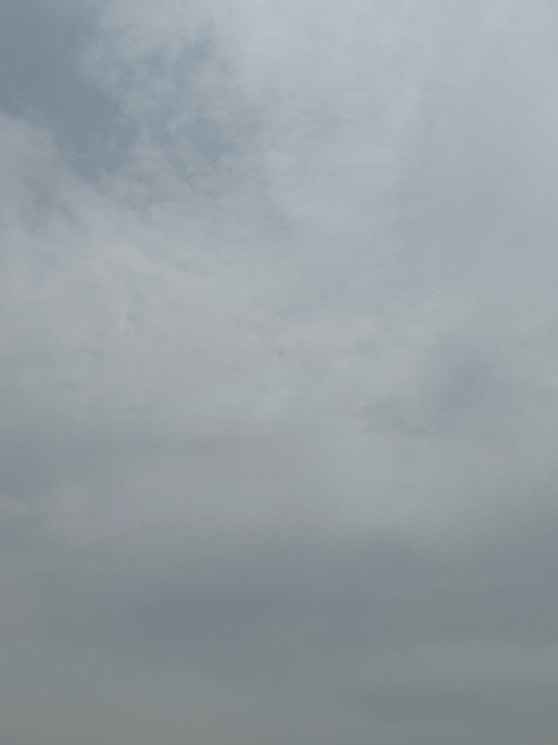 夜中の雷で寝られず10時に起床の画像