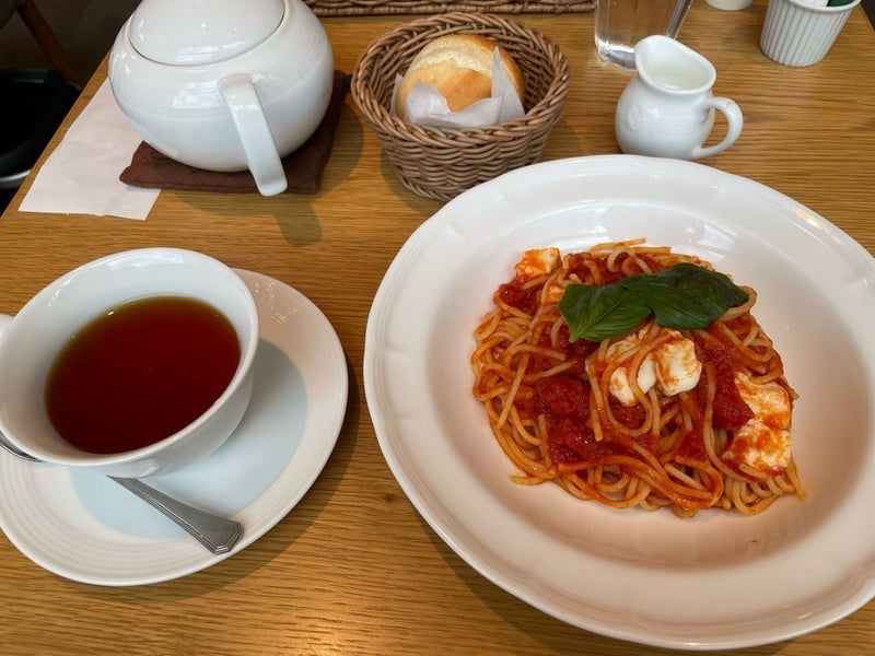 大好きなパスタと嬉しい紅茶のランチの画像