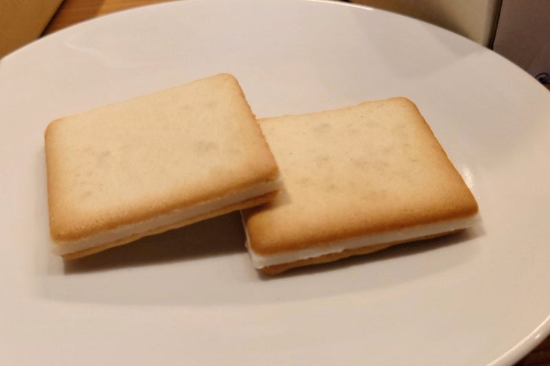 頂いたチーズクリーム入りのクッキーの画像