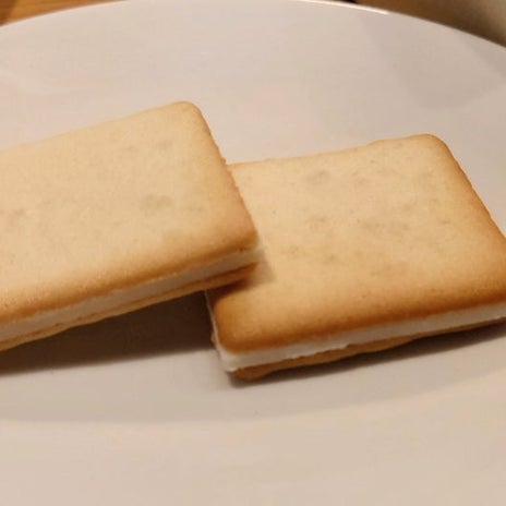 頂いたチーズクリーム入りのクッキーの画像