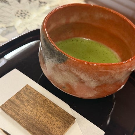 堀ちえみ 抹茶と伝統的なお菓子の画像