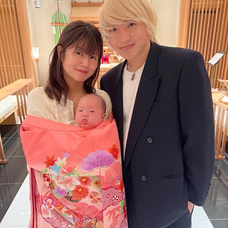 帽子を外した次女の100日記念写真の画像