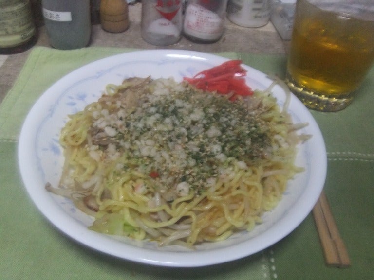 業務スーパーの袋めんで塩焼きそばの画像