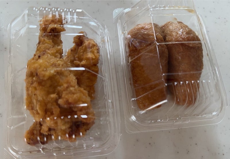 丸亀で2個になったとり天とお稲荷さんの画像