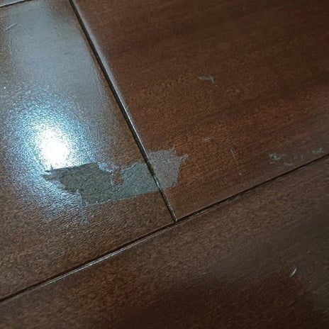 油で綺麗になったフローリングの画像