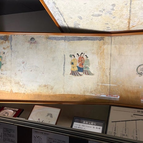 壁画館のレプリカに興奮した私の画像