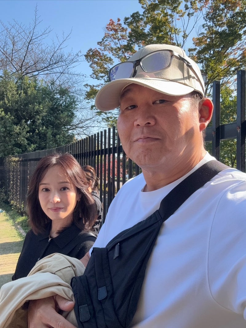 若乃花の妻 おにぎりを頬張る夫の画像