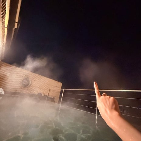 星空が大パノラマの貸切露天風呂の画像