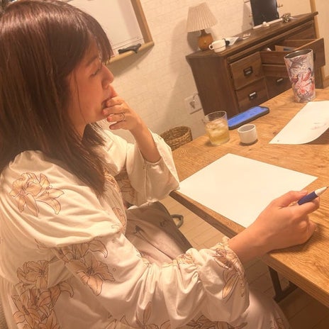 勝者が決まった親子のお絵描き対決の画像