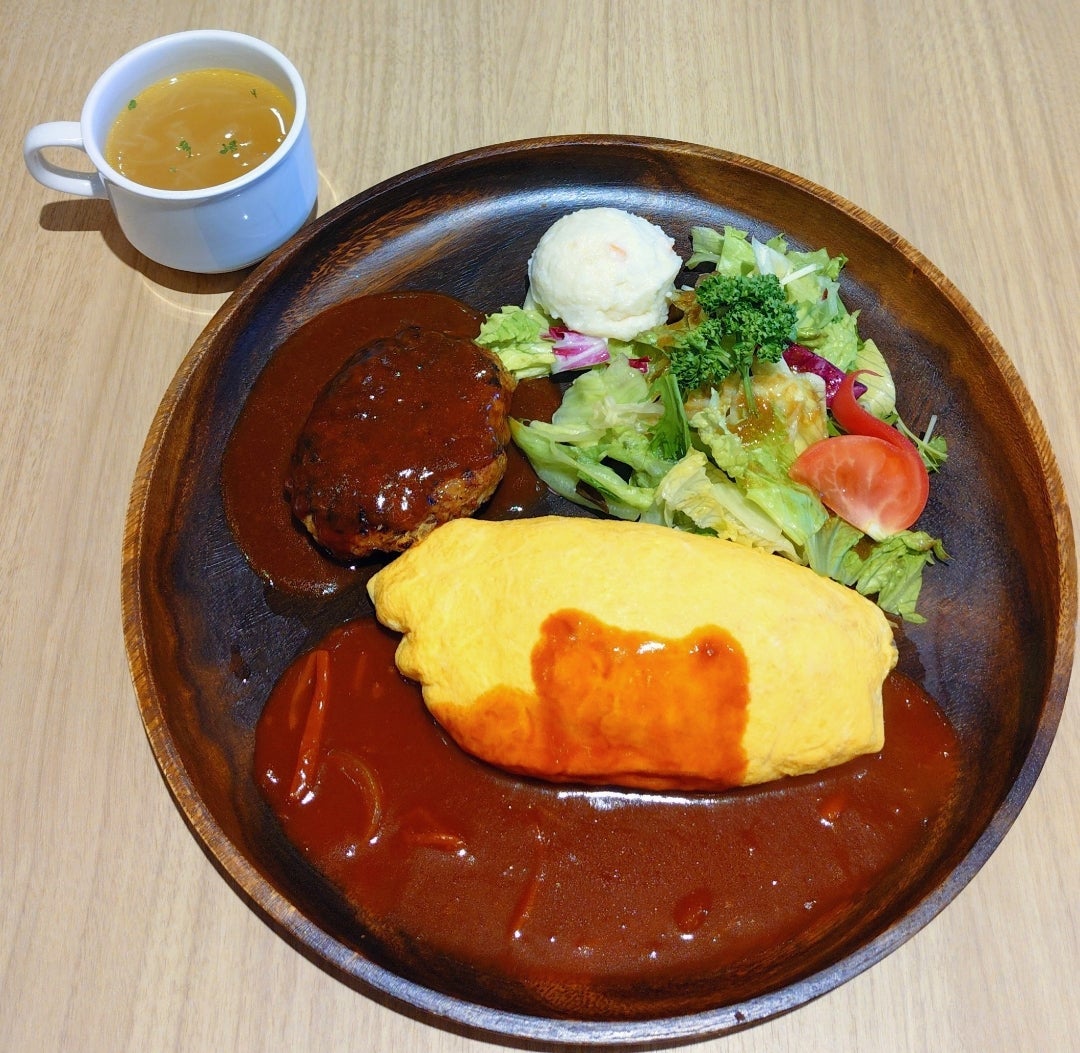 ハンバーグとオムライスのセットの画像