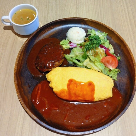 ハンバーグとオムライスのセットの画像