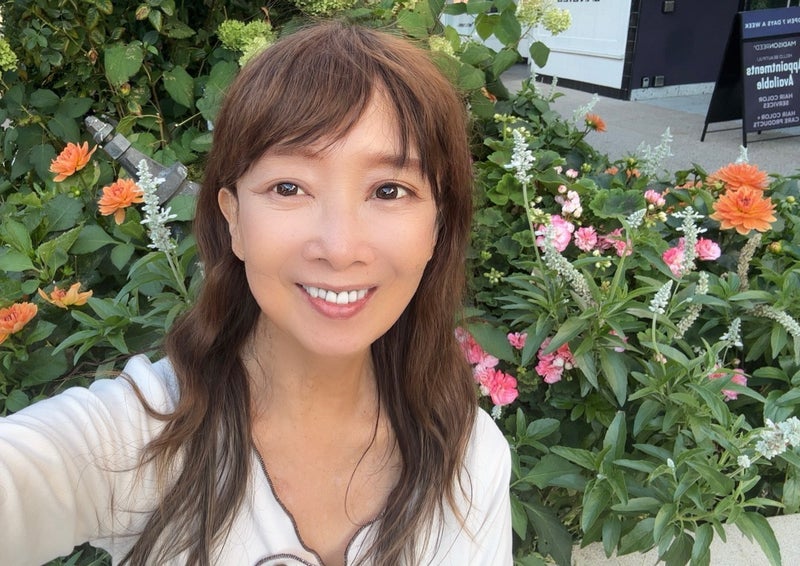 アグネス 花に囲まれて幸せな時間の画像