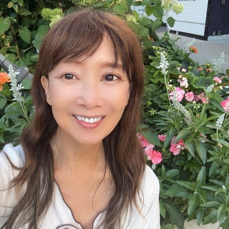アグネス 花に囲まれて幸せな時間の画像