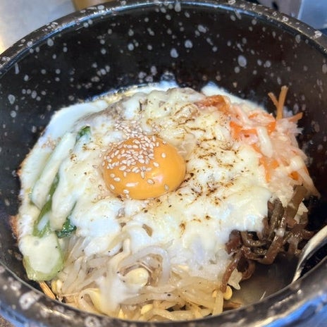 チーズたっぷり至福の石焼ビビンバの画像