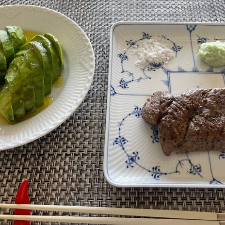 市川團十郎 食事に肉とアボカドの画像