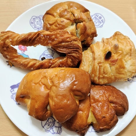 レスキューした10個1000円のパンの画像