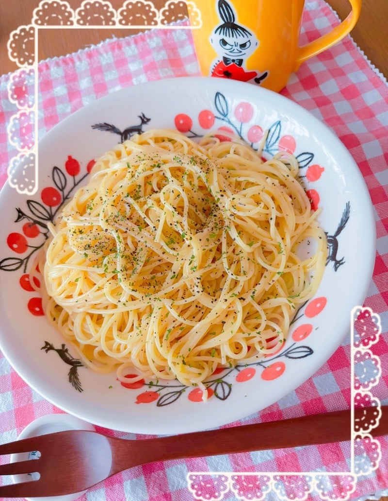 チーズクリームパスタとステーキの画像