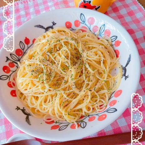 チーズクリームパスタとステーキの画像