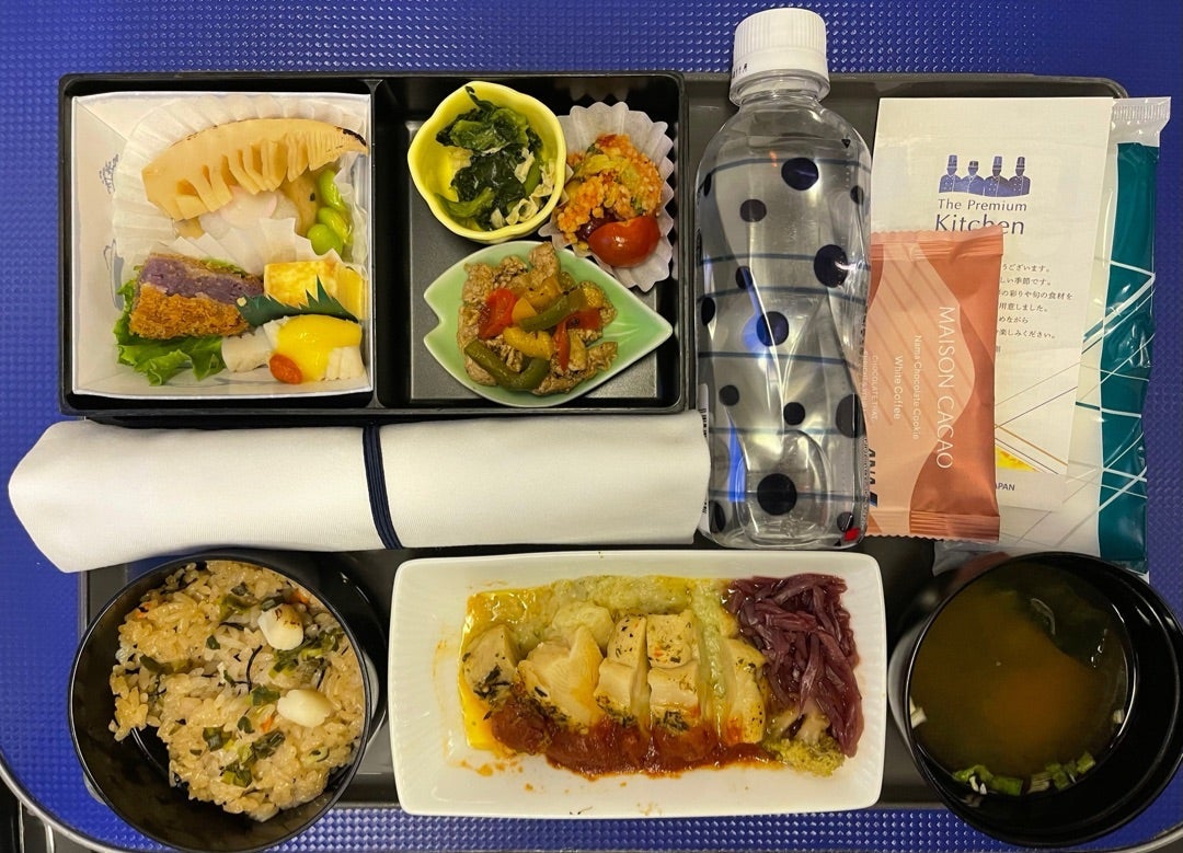 ANAプレミアム席の豪華な機内食