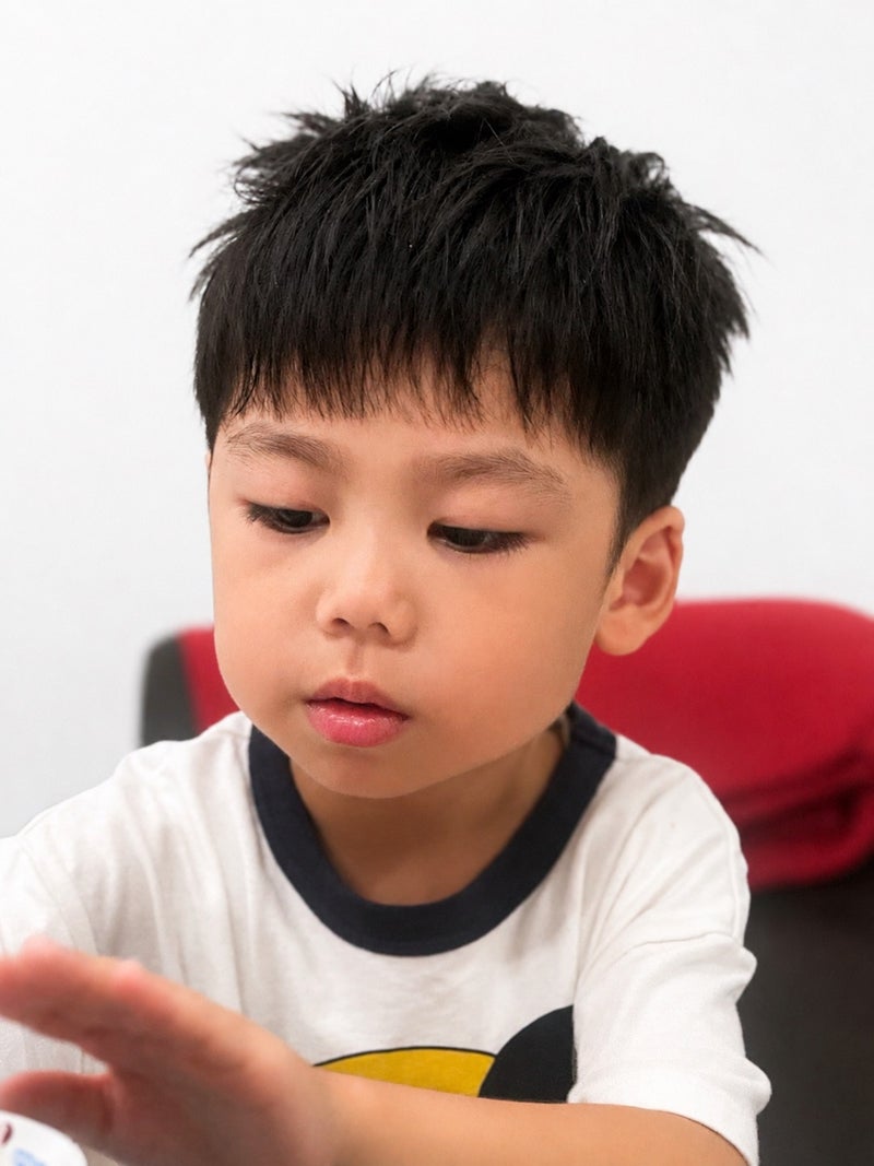 だいたの夫 息子の変顔と照れ隠しの画像