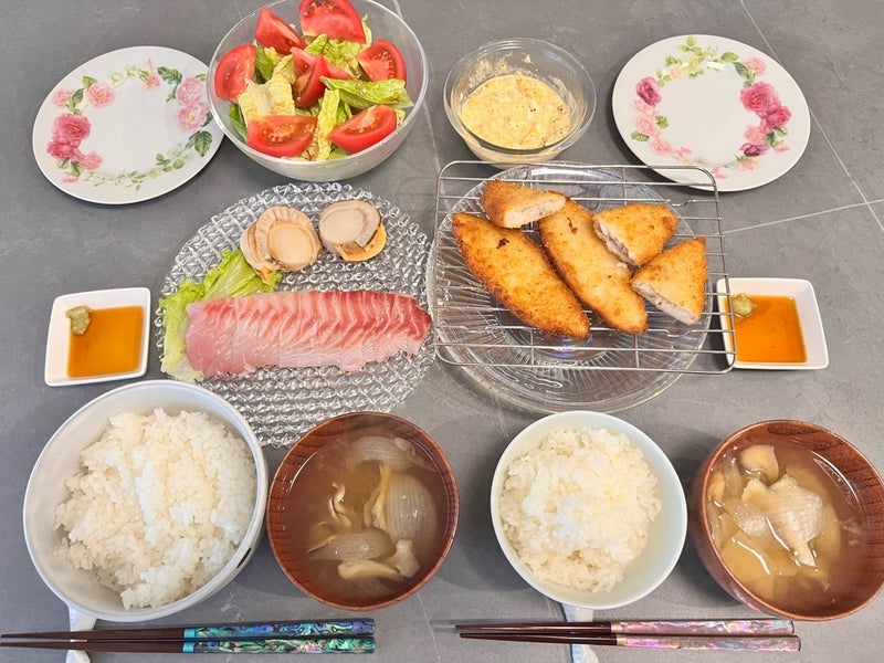 刺身と業務スーパーの白身フライの画像
