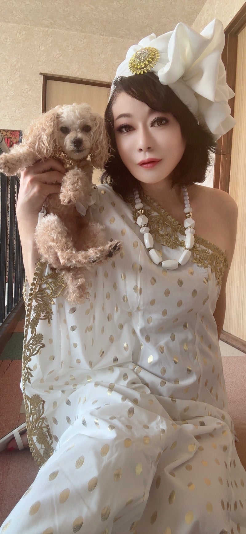 愛犬と3日ぶりに民族衣裳で散歩の画像