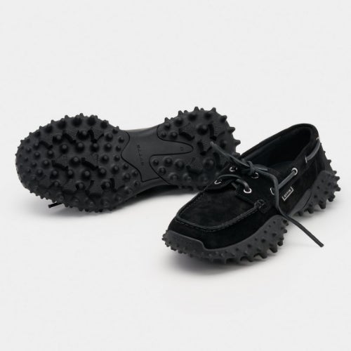 無骨さと品の良さを兼ね備えた靴の画像