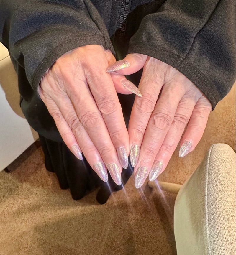 研ナオコ 新しくしたネイルのデザインの画像